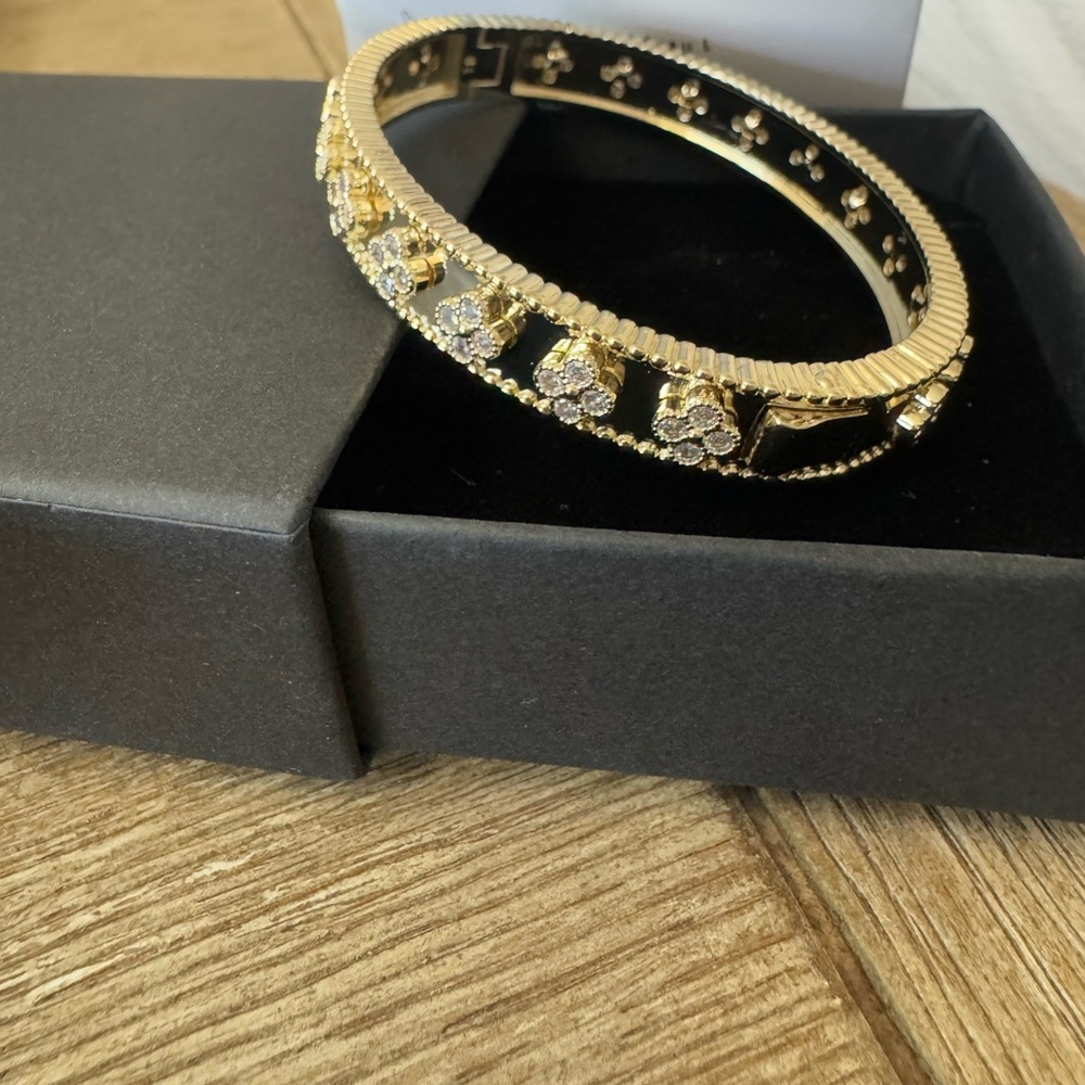 Perlee Four Leaf Clover Bangle Bracelet gold Finish - Picture 3 of 8